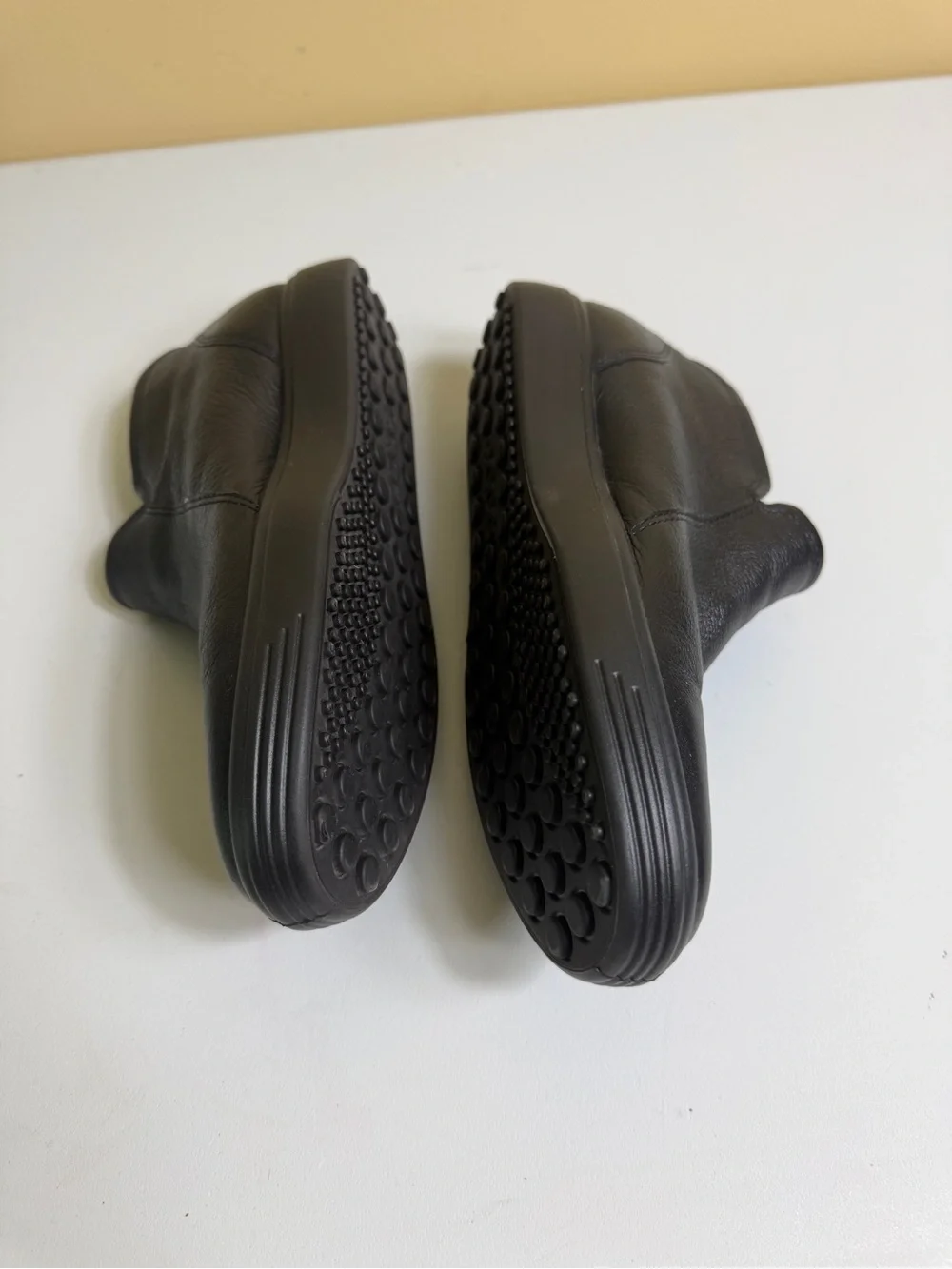 NWOT ECCO Women's Soft 7 Low Bootie – Black Leather Ankle Sneakers 9-9.5